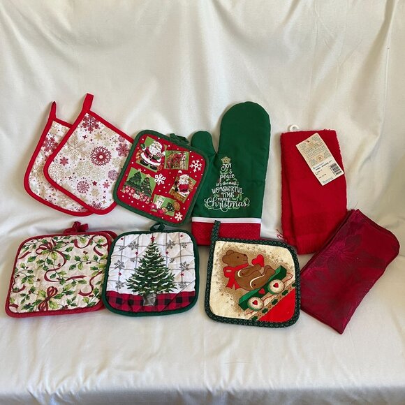 Set Of Christmas Kitchen Linens & Accessories Including Oven Mitts Pot Holders T - Picture 1 of 9